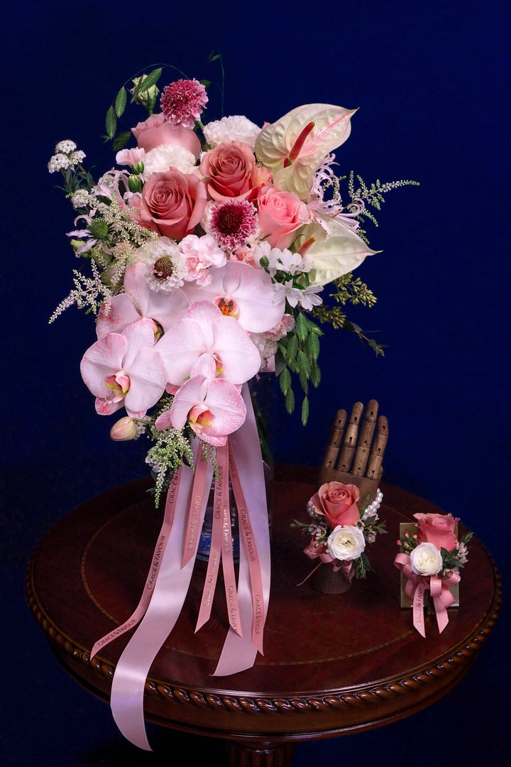 Bridal Bouquet - Waterfall - Vintage / Nude